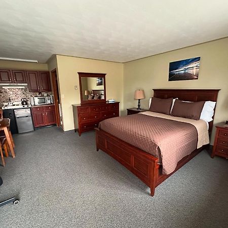 Manitoulin Inn Mindemoya ภายนอก รูปภาพ