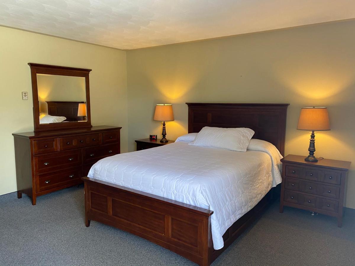 Manitoulin Inn Mindemoya ภายนอก รูปภาพ