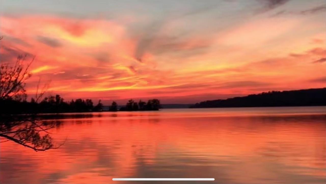 Manitoulin Inn Mindemoya ภายนอก รูปภาพ