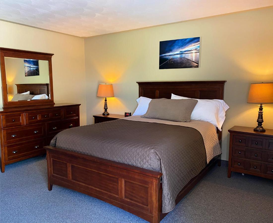 Manitoulin Inn Mindemoya ภายนอก รูปภาพ