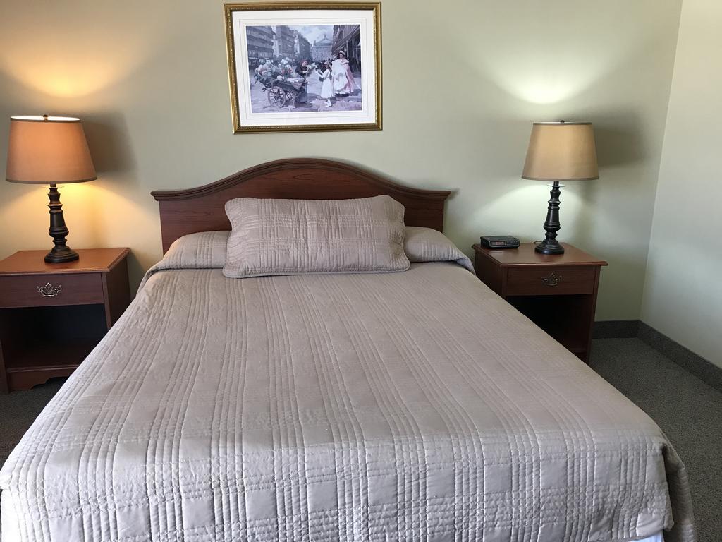 Manitoulin Inn Mindemoya ภายนอก รูปภาพ