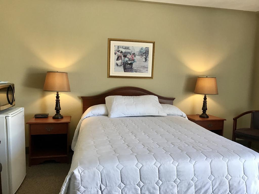 Manitoulin Inn Mindemoya ภายนอก รูปภาพ